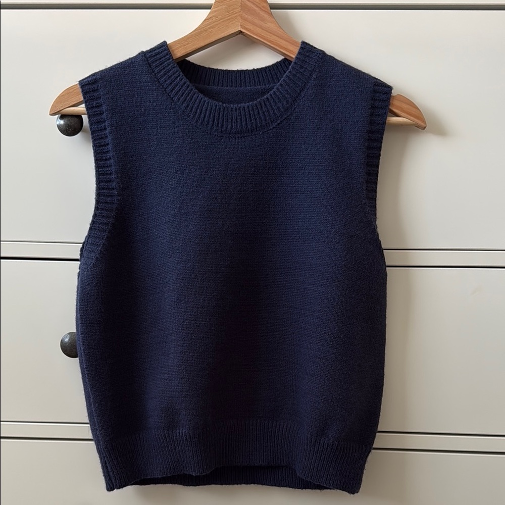 Navy Sleeveless Knit Top Sweater Vest